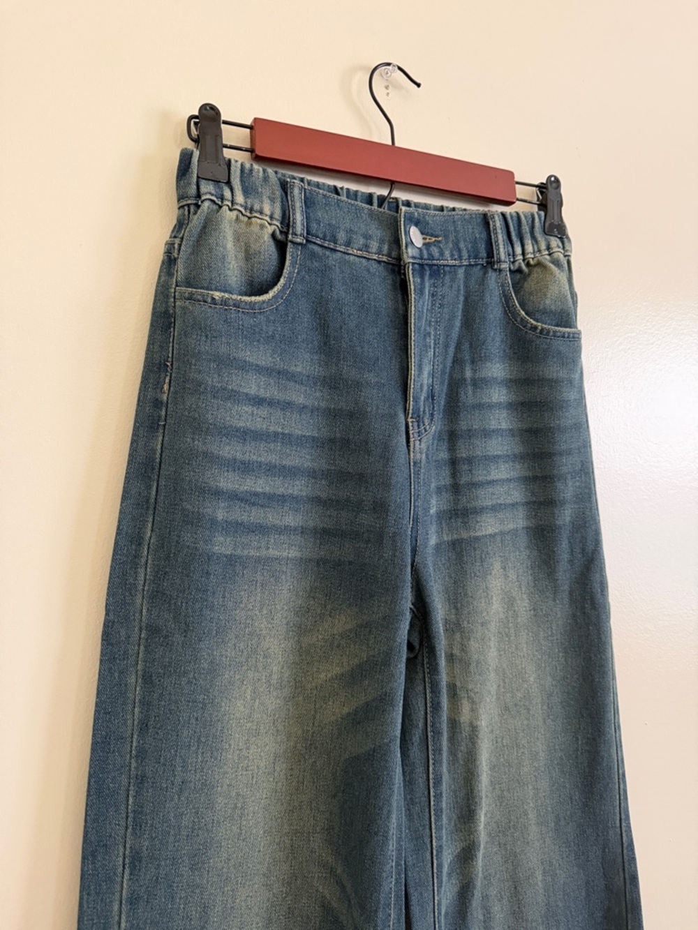 Wide Leg High-Rise Women’s Jeans in Blue - Picture 4 of 14